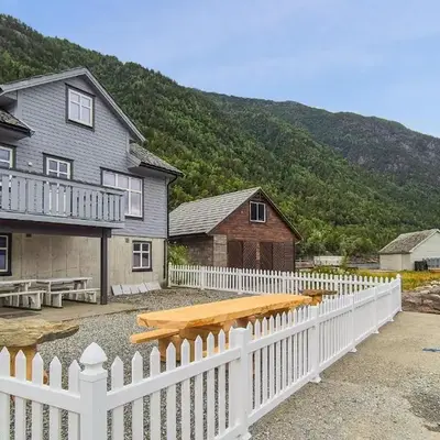 Stunning Home In Vallavik With Wifi