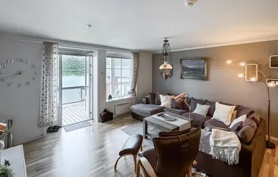 a living room with a couch and a table at Stunning Apartment In Tyinkrysset in Tyinkrysset