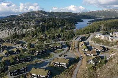an aerial view of a village next to a lake at Lägenhet med utsikt mot Gaustatoppen, ski in ski out in Gaustablikk