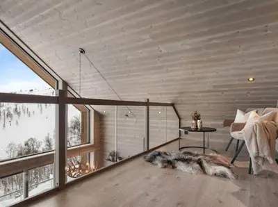 a living room with a couch and a table at Flygende utsiktshytte med magisk utsikt in Sogndal
