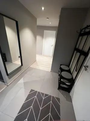 a room with a mirror and a chair in it at Nytt hus i fredfullt nabolag in Verdal