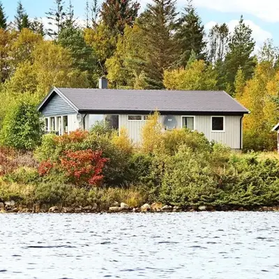 12 person holiday home in Kvenvær