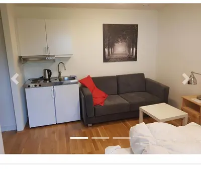 a living room with a couch and a kitchen at Hybelleilighet 4 pers ski-VM 2025 in Trondheim