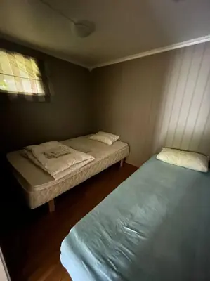 a room with two beds and a window at Sokkel-leilighet med nærhet til sentrum og Hovden skiheis in Oppdal