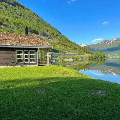 Holiday cabins with unmatched lake view in Jølster