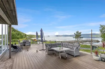 Gallery image of Luxuriøs sjøhytte med panoramautsikt in Råk