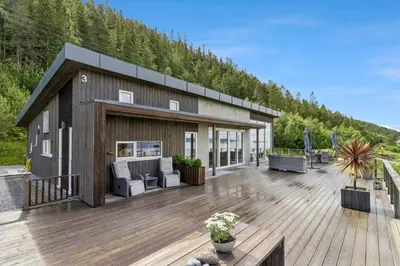 Gallery image of Luxuriøs sjøhytte med panoramautsikt in Råk