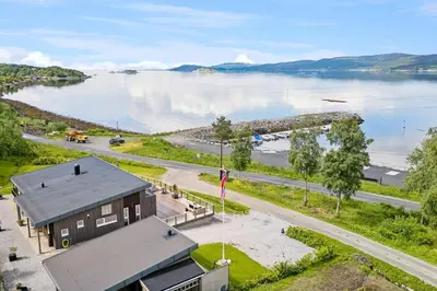 Gallery image of Luxuriøs sjøhytte med panoramautsikt in Råk