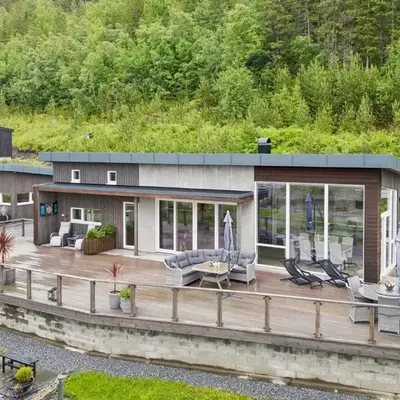 Luxuriøs sjøhytte med panoramautsikt