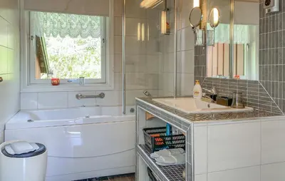 a bathroom with a sink and a tub and a sink at 3 Bedroom Nice Home In Florø in Florø