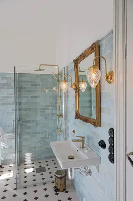 a bathroom with a sink and a mirror at Jervell 2 BnB in Ålesund