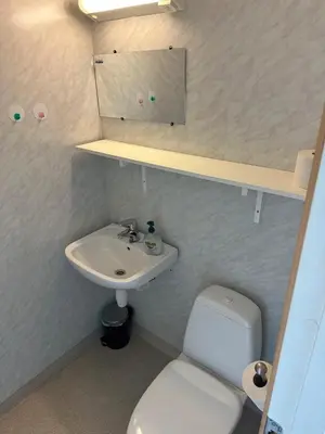 a small bathroom with a sink and a toilet at Damehuset in Sæbø