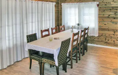 a dining room with a table and chairs at Nice Home In Straumgjerde With Wifi in Brunstad