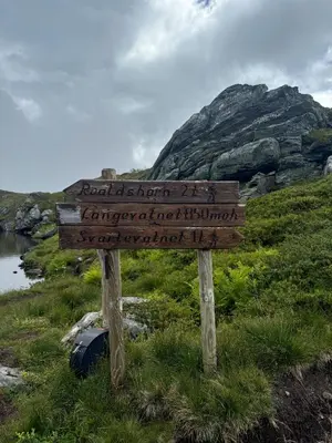 a sign on the side of a mountain at Roaldsida Retreat in Stranda