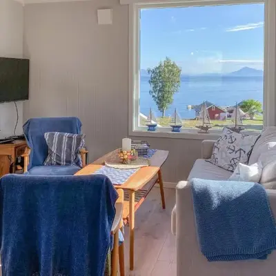 3 Bedroom Stunning Home In Fiksdal