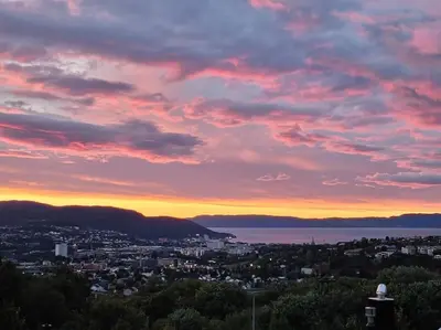 a view of a city with a sunset at Ski VM 2025 Eksklusivt hus in Trondheim