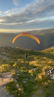 a person flying a parachute on top of a hill at Bergen peaceful loft in Bergen
