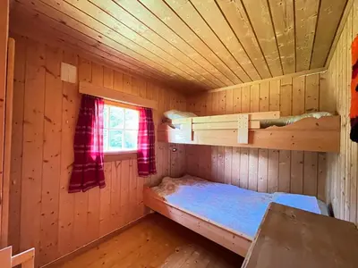 a wooden cabin with a bunk bed and a window at Granbu by Norgesbooking - cozy cabin at Golsfjellet in Ulnes