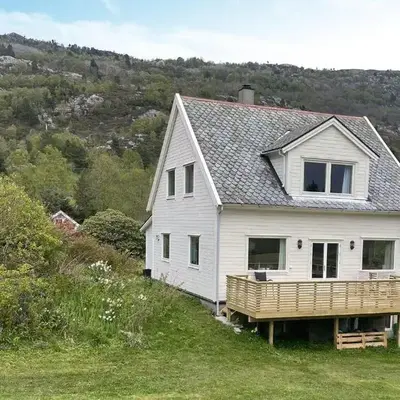 Lovely Home In Sørbøvåg