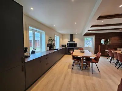 a large kitchen with a table and a dining room at Stort hus med 2 leiligheter til leie på Lundamo, Perfekt for større grupper! in Melhus