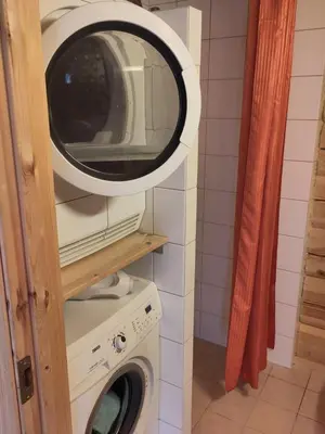 a washing machine and a microwave in a bathroom at Coazy cabin with sauna in Trysil