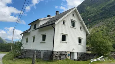 a white house on the side of a mountain at Hus i Syvde in Sylte