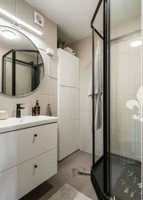 a bathroom with a shower and a sink and a mirror at Bolig til leie under ski-VM 2025 in Trondheim