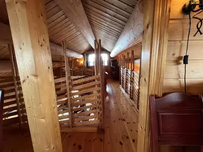 a hallway in a wooden cabin with a wooden floor at Familiehytte Med Peis Og Badstu I Sentrum in Beitostøl