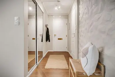a room with a hallway with a mirror and a chair at Leilighet - midt i sentrum! in Bergen