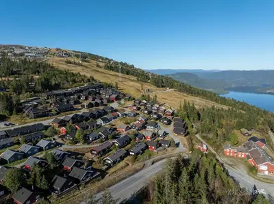 an aerial view of a parking lot next to a lake at Koselig hytte sentralt på Norefjell, ski in & out in Surteberg