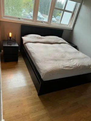 a bed in a bedroom with a window at Leilighet nært Granåsen skisenter in Trondheim