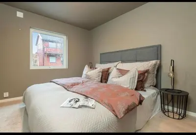 a bedroom with a large bed and a window at Flott bolig til VM! Gåavstand in Trondheim