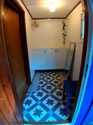 a kitchen with a blue and white tile floor at Koselig blått hus - utsikt Losna in Tretten