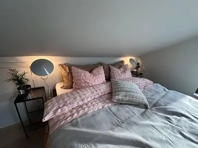 a bedroom with a large bed with pillows at Eksklusiv Enebolig in Bergen