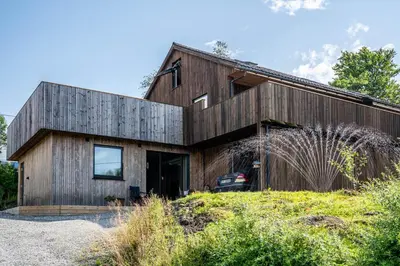 a wooden house with a gambrel roof at Eksklusiv Enebolig in Bergen
