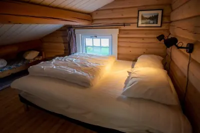 a bedroom with a bed in a log cabin at Vikinggrenda 21B in Trysil
