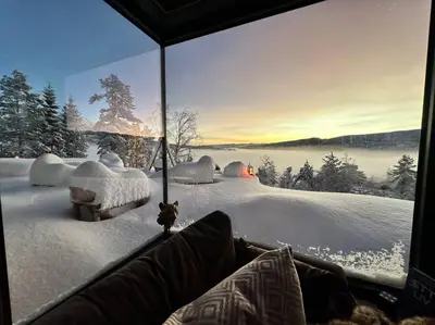 a room with a large window with snow on the ground at Panorama ski inn out, jacuzzi,Badstu in Kvam