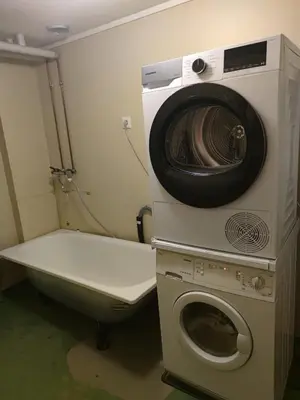 a washing machine and a washer in a room at Teglverket in Trondheim