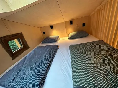 a bedroom with two beds in a small room at Mikrohus i byen - Tinyhouse Hamar city in Hamar
