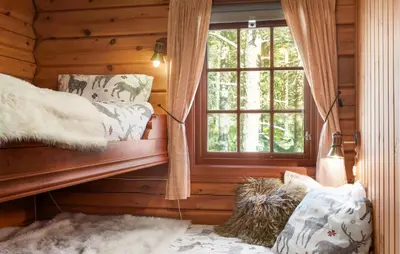 a room with a window in a log cabin at Amazing Home In Hovet With Sauna in Hovet