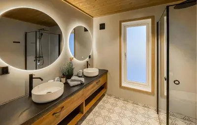 a bathroom with two sinks and a large mirror at 4 Bedroom Gorgeous Home In Koppang in Koppang