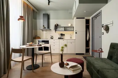 a small apartment with a kitchen and a living room at VANDER Altona in Bergen