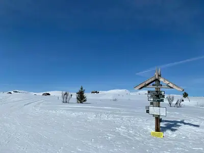 a sign in the snow next to a road at Cozy Cabin With Fantastic Mountain Views In Oppheimåsen in Torpo