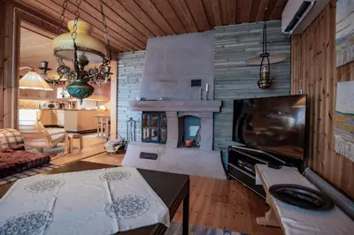 a living room with a fireplace and a television at Trysilfjellet Nord 607 in Trysil