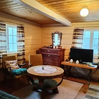 Idyllic cabin at Bjaarvatnet