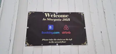 a sign on a building that says welcome to singapore at Storgata 36B in Lillehammer
