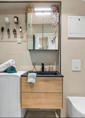 a bathroom with a sink and a mirror at Lys og koselig leilighet in Trondheim