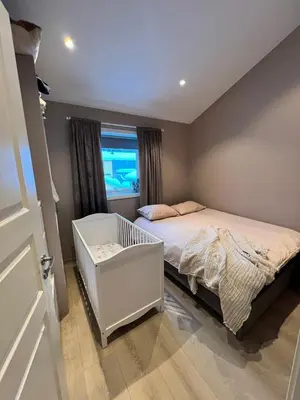 a bedroom with a bed and a window at Villa til leie under SKI-VM in Trondheim