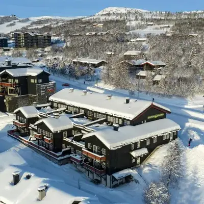 Family-Friendly Retreat With Fireplace And Balcony
