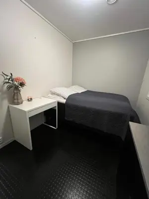 a small bedroom with a bed and a desk at Moderne hjem med høy standard og privat takterasse in Trondheim
